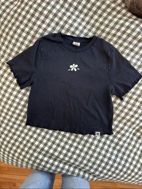 Lucy and Yak Black Daisy Crop Tee in 100% organic cotton